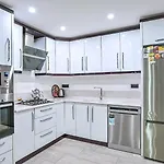 4 Bedroom 빌라 칼칸