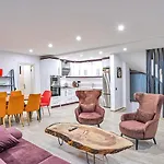 빌라 4 Bedroom *