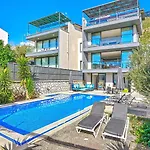 빌라 4 Bedroom *