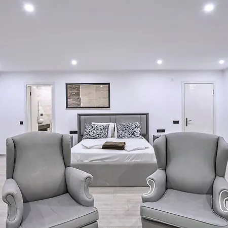 4 Bedroom 9109 Villa