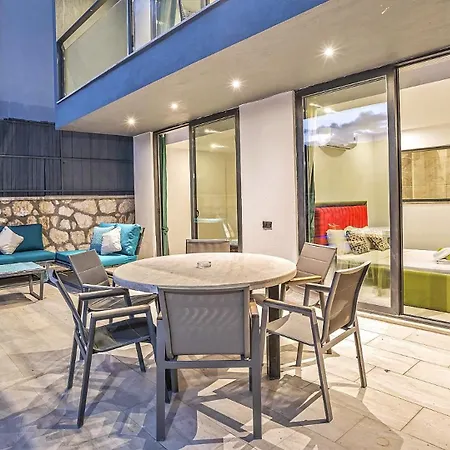 4 Bedroom 9109 *