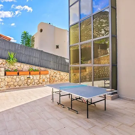 4 Bedroom *